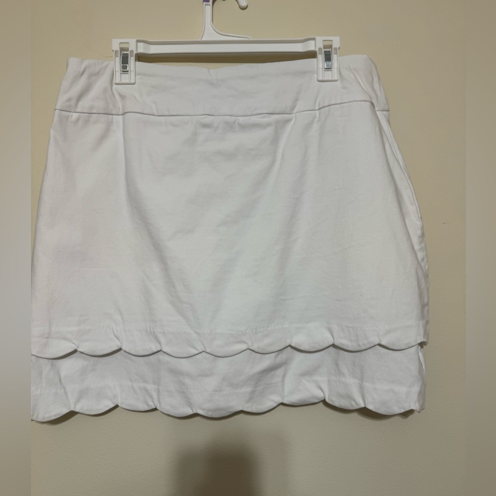 Crown & Ivy white Scalloped skort